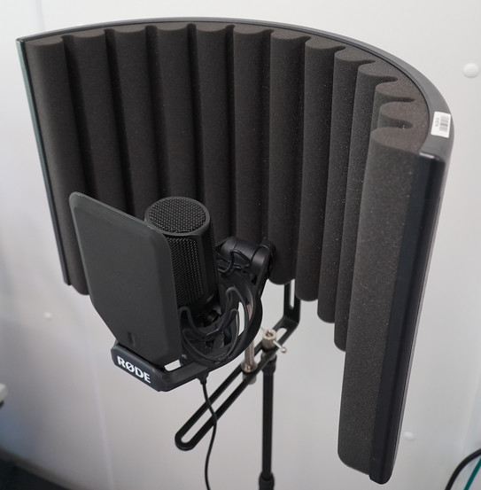 Photo of the absorber/diffuser attached to a microphone stand with condenser microphone and spider