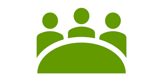 Grünes Symbol von drei Menschen die um einen Tisch sitzen