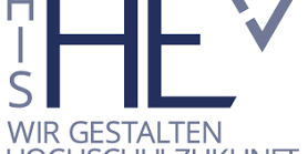 Links in blau die Buchstaben HIS untereinander. Daneben in blau die Buchstaben HE. Daneben oben rechts ein blaues Dreieck. Eine Zeile darunter der Schriftzug "Wir gestalten Hochschulzukunft"