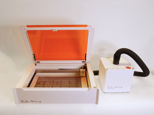 Foto des Lasercutters auf weißem Grund