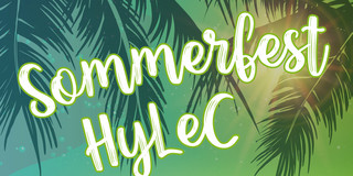 Text: "Sommerfest HyLeC" auf grün-blauem Palmenhintergrund